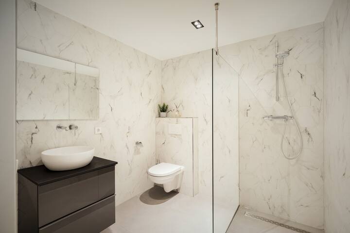 City Center Amsterdam Luxe King Apartment > 80 m3 gallery image 4