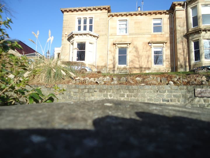 Rental unit in Glasgow · ★4.90 · 1 bedroom · 1 bed · 1.5 baths