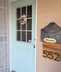 Cozy rooms near Sky Harbor Airport and Salt River!