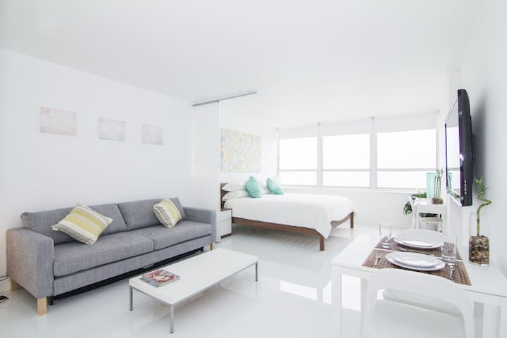 New 15th Floor Beachfront 180º Oceanview Apartment