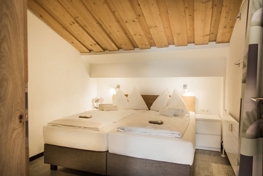Schlafzimmer 2 Bett