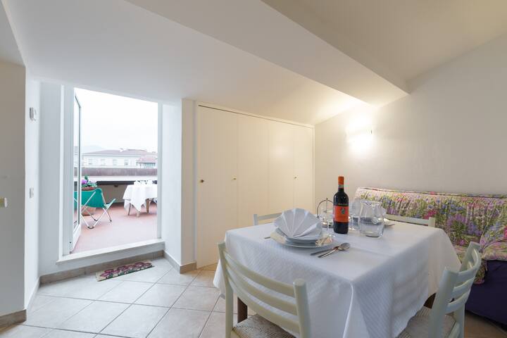 Cozy apartment with a roof terrace gallery image 4