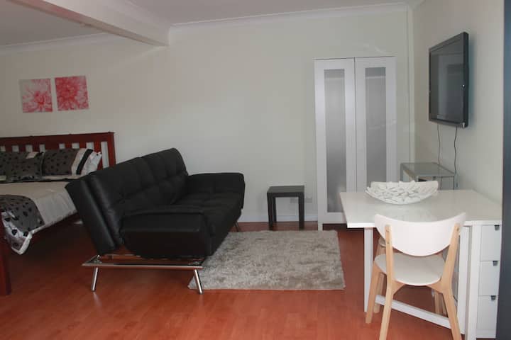 Central, Self Contained Studio - Canberra