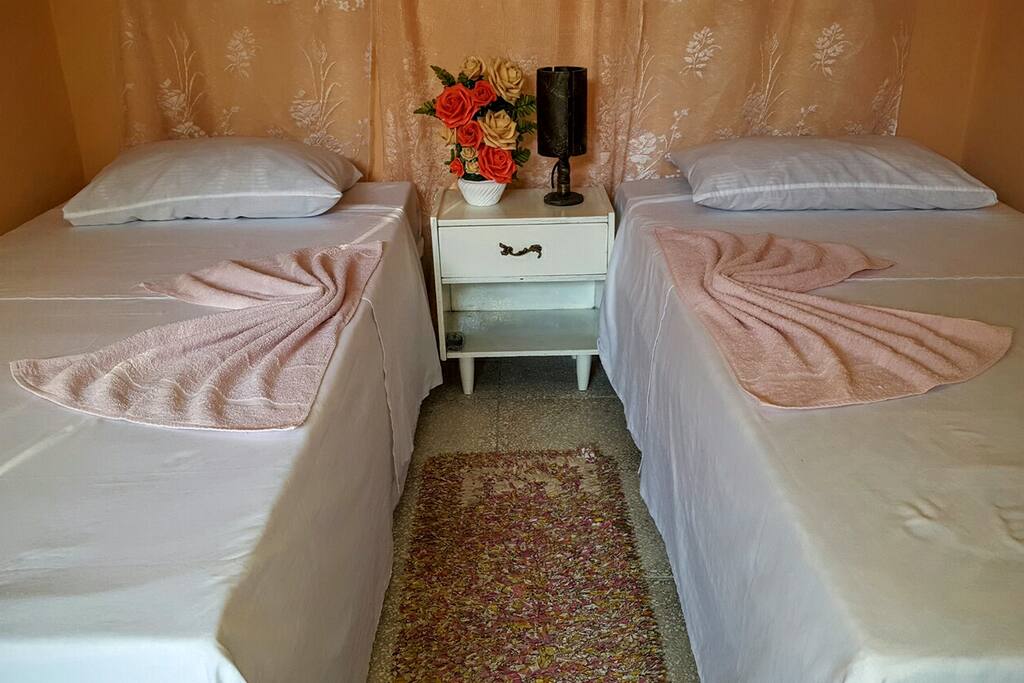Habitacion 2, Se puede dormir Separado en dos camas personales, o unirlas y hacer una cama
