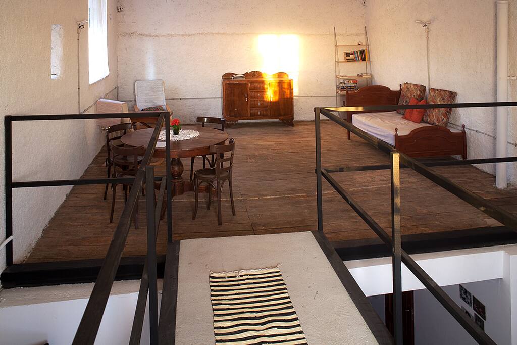 piso de arriba -upstairs