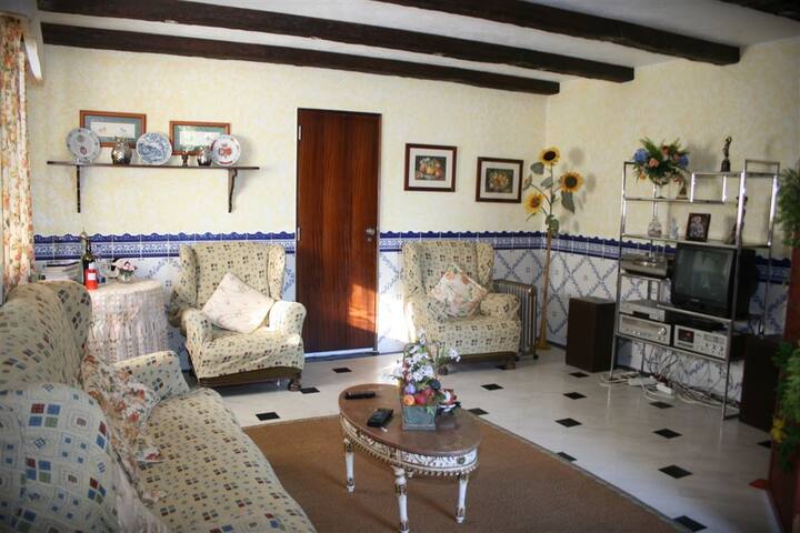 A Mouros House with swimming pool | Ericeira gallery image 4