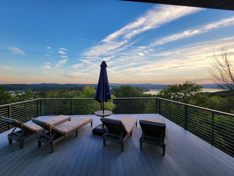 Lake View Cabin with Lake Access & Rooftop Patio