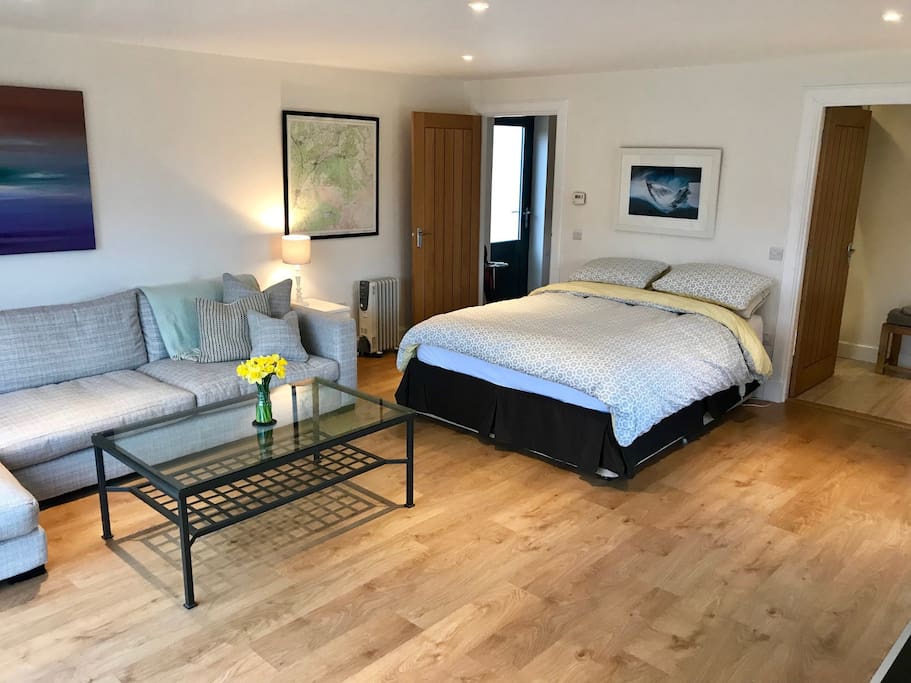 Large, spacious room