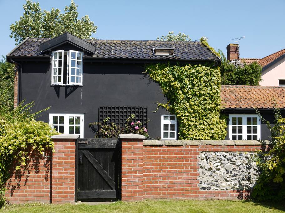 Rear view of Rose Cottage
