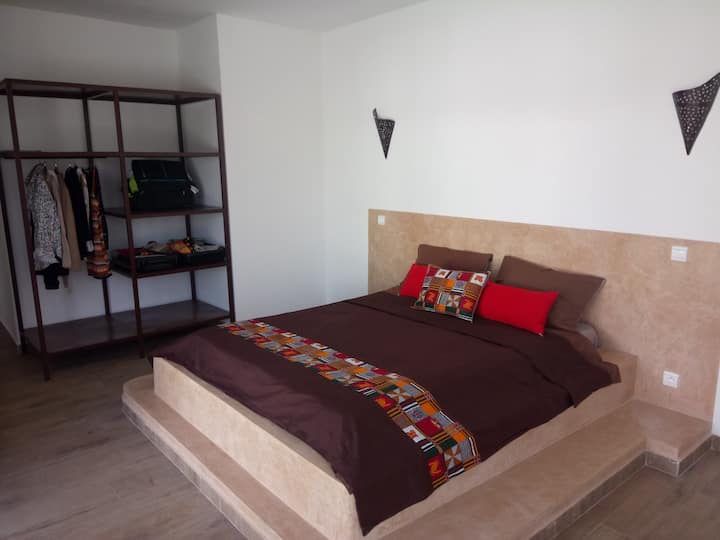 მთავარი საძინებელი 160 x 200 საწოლით