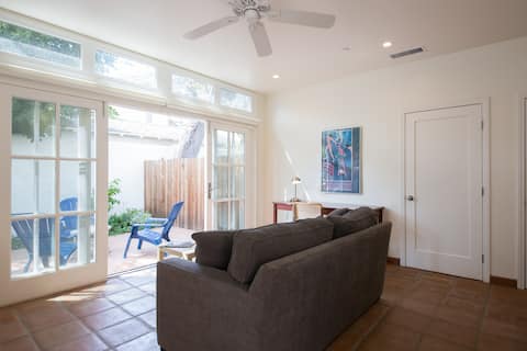 Popular Airbnb listing: Wiley's cottage in Hollywood