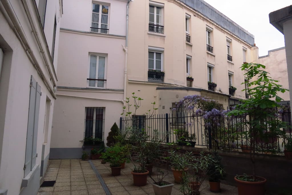 Appartement sur cour fleurie et agréable