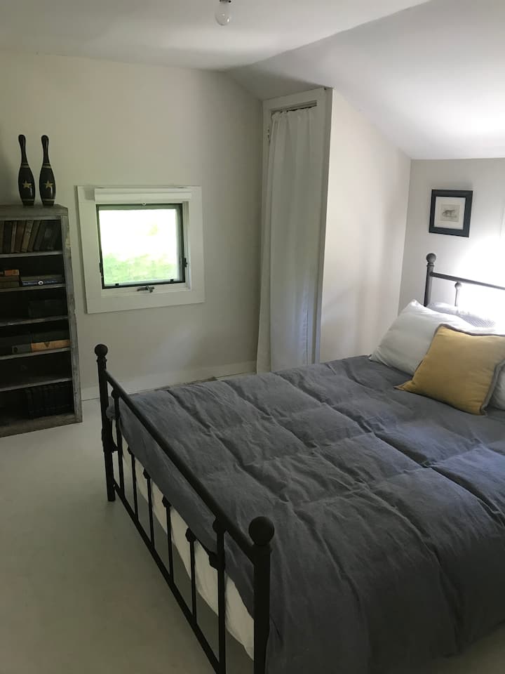 Cottage Bedroom 1 (Queen)