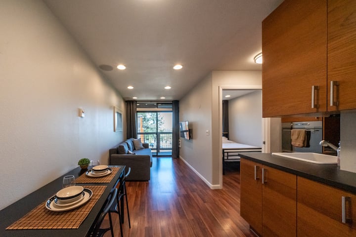 Small one bedroom condo in Tahoe Donner. Modern and renovated with everything you would need for a comfortable stay