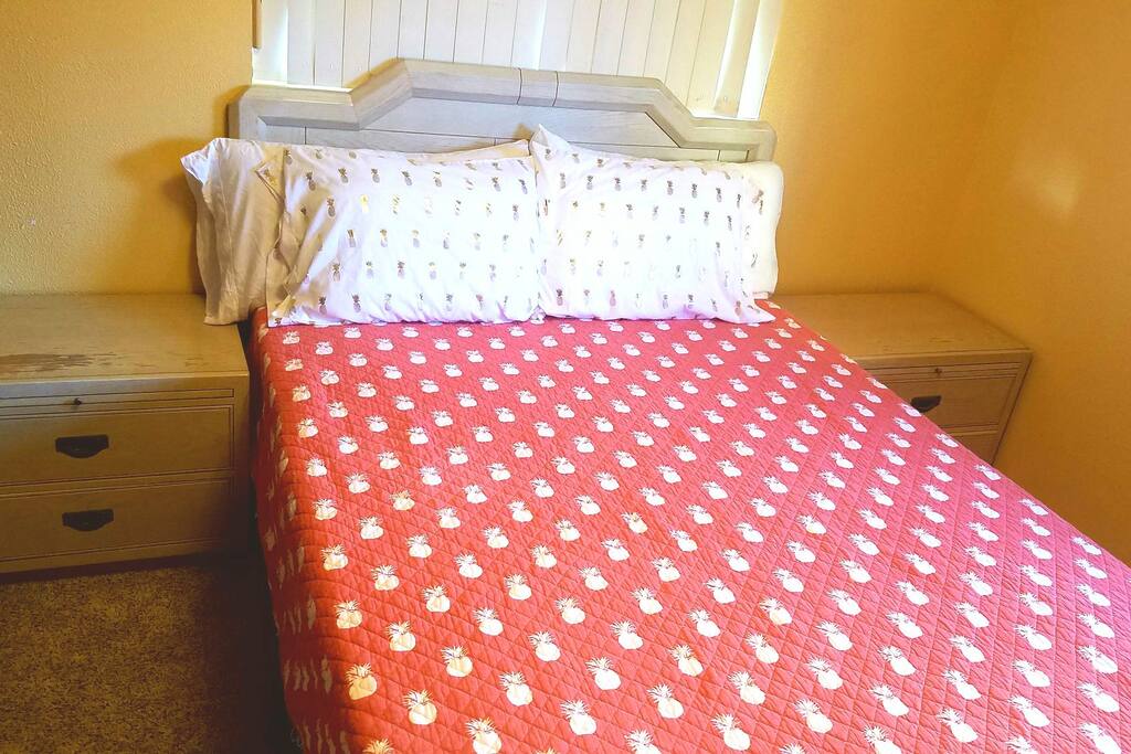 Queen bed with two nightstands. The night stands also have pull out tables to extend.