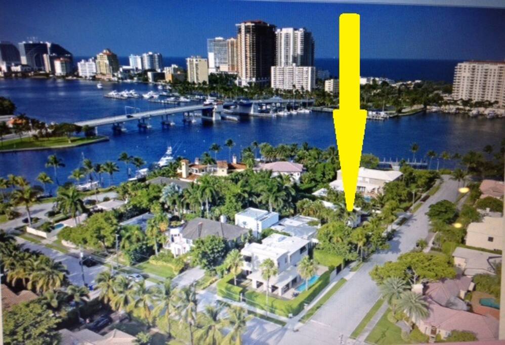 A short stroll to the beach and famed Las Olas Blvd.