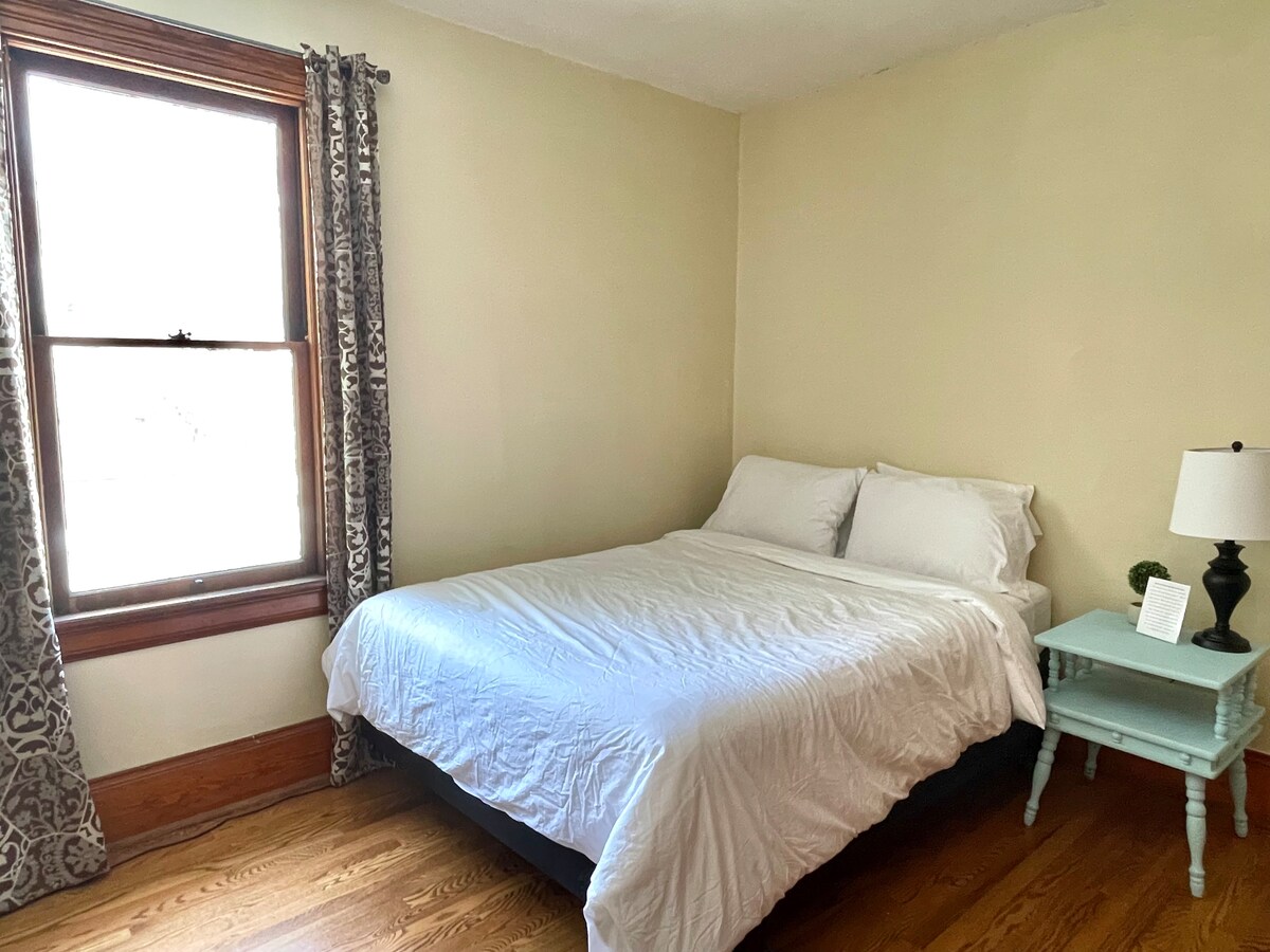 5号卧室，带标准双人床