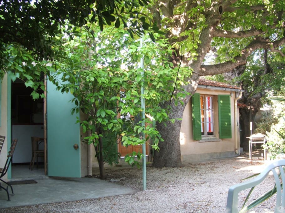 jardin ombragé 50 m2 , 4 vélos