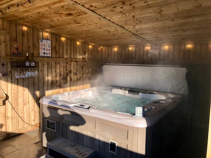 hotels in oxford al with hot tub in room
