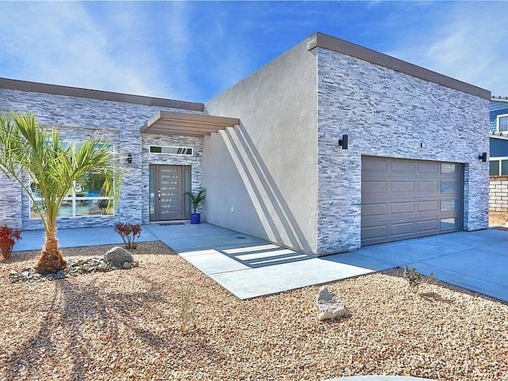 Spring Valley Lake Vacation Rentals & Homes California, United States