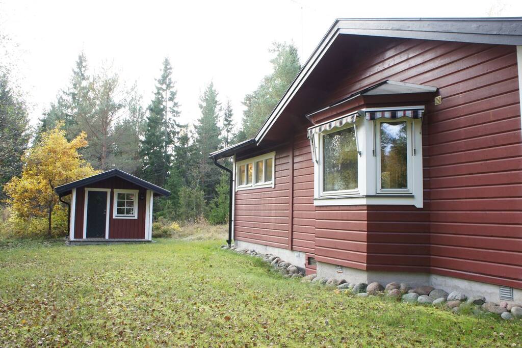 Tomt med lekytor i alla vädersträck