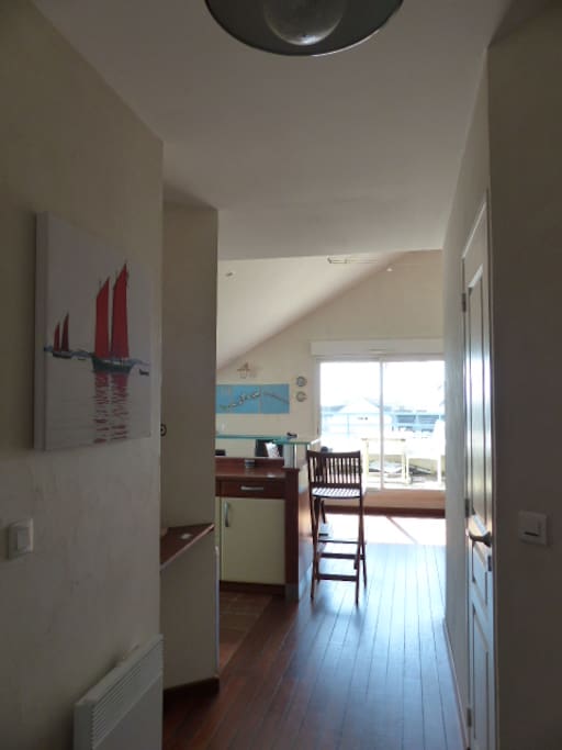 Vue de l'entrée terrasse Spa côté mer au fond