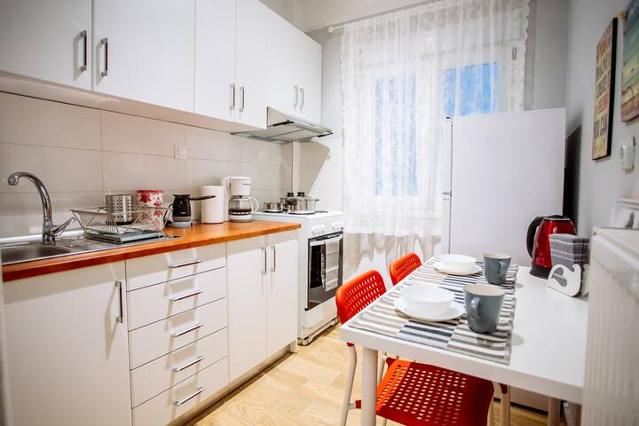 Luxurious & Modern | Walk Everywhere |5★ Amenities gallery image 5