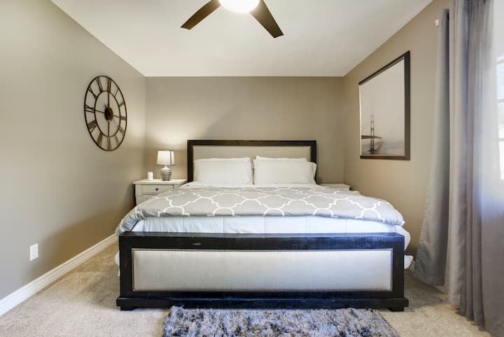 Dhoma kryesore e gjumit. Ky është NJË mbret dhe NUK konvertohet.