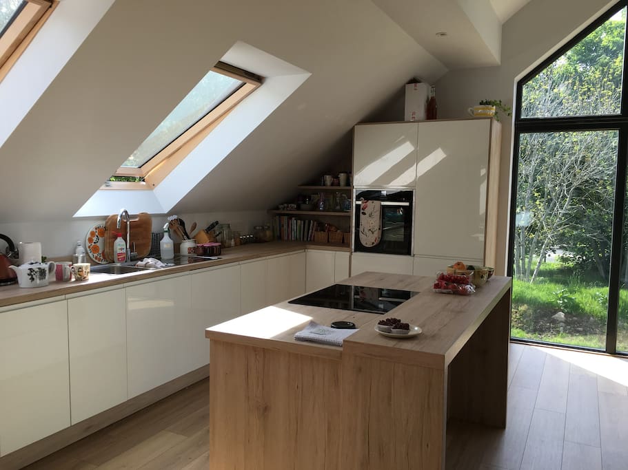 Modern fitted kitchen and breakfast ar