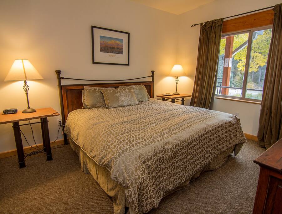 Very delicious King bed with flatscreens in all rooms