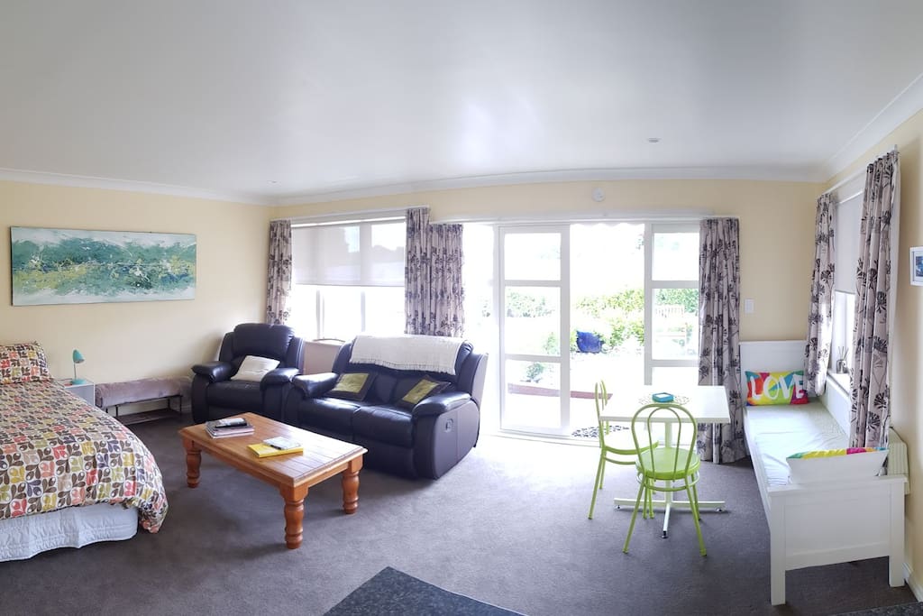 showing reclining leather lounge suite. Dining area to right