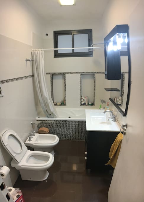Main Bathroom with shower