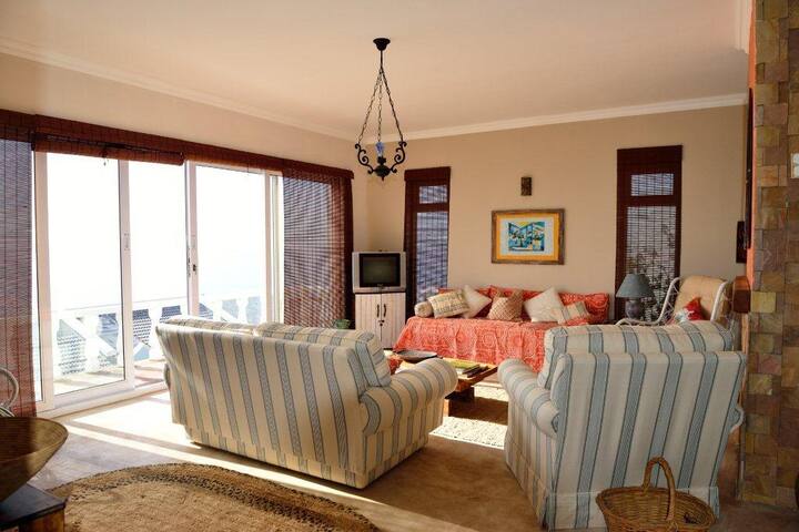 Homely seaside beach house gallery image 2
