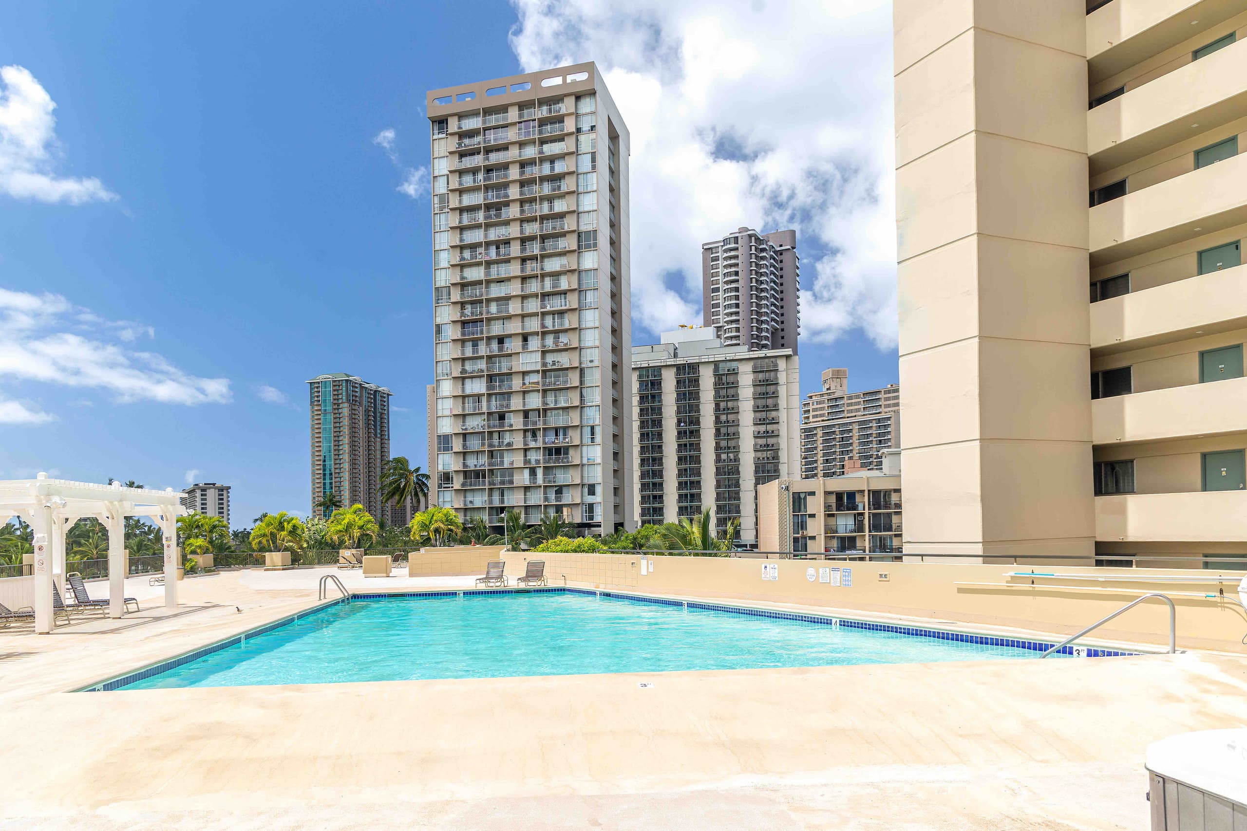 Condo in Honolulu · ★4.72 · Studio · 2 beds · 1 private bath - Image 36