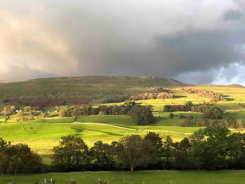 Stunning .Central Hawes . 4 bedroom . 2 ensuite .