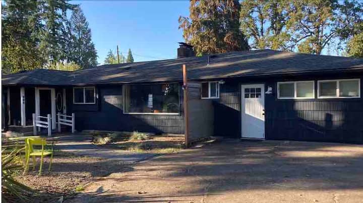 Sherwood Place - Pet Friendly - 유진