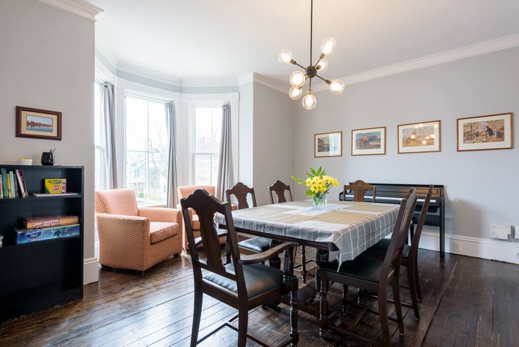 Large diningroom