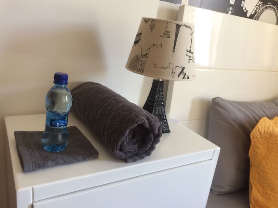 Botella de agua de cortesía