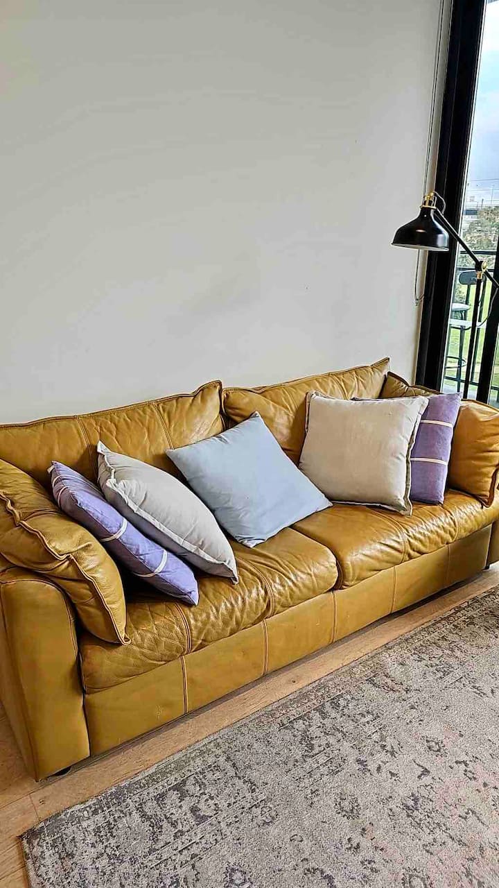 *2 Bed 2 Bath @Yarraville Village + Secure Parking - Brooklyn
