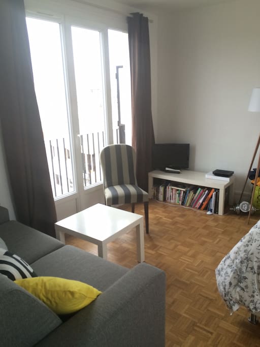 Salon/chambre sur parquet lumineux avec TV HD + Fibre orange