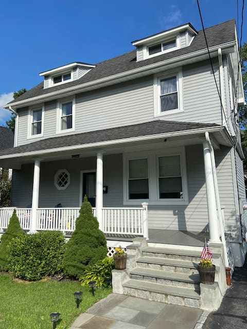 Haven in Hartsdale! Private guest suite & bathroom