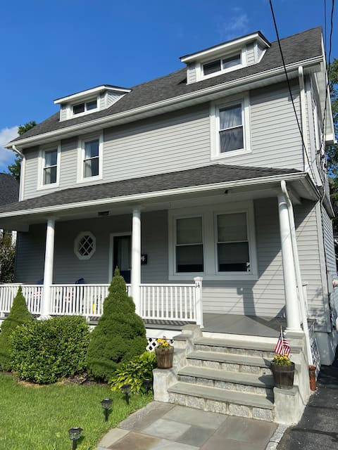 Haven in Hartsdale! Private guest suite & bathroom