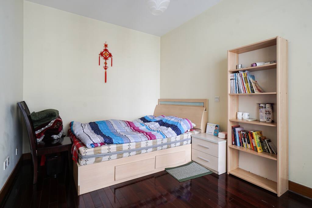 guest's bedroom