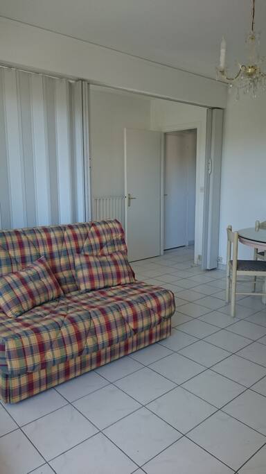 SALLE DE SEJOUR DONNANT SUR TERRASSE