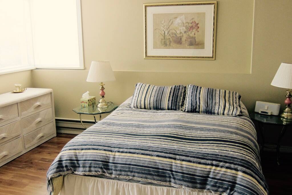 Hughe master bedroom with double wide closet