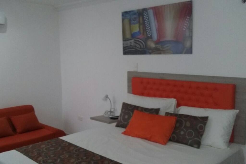 Habitación cama 1.60 metros,con sofá cama en la habitación, cuenta con una hamaca,closet ,baño privado