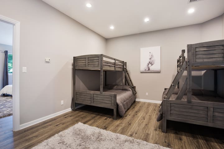 Bonus Room- 2 Over sized Bunk Beds, The bottom is a Full Sized Mattress. 