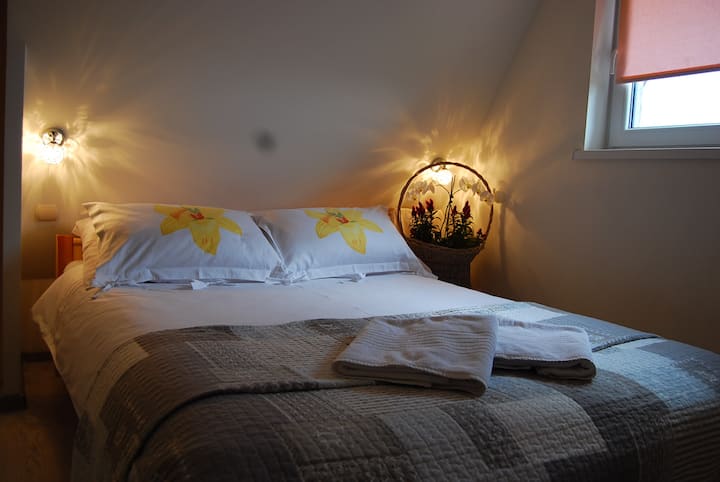 غرفة نوم صغيرة