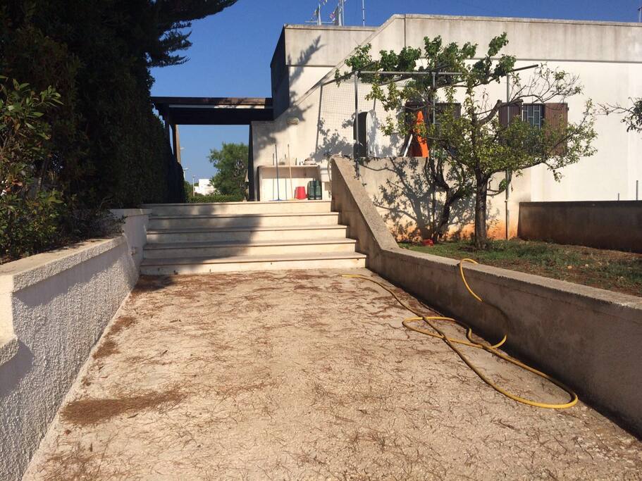 Secondo ingresso e posto auto