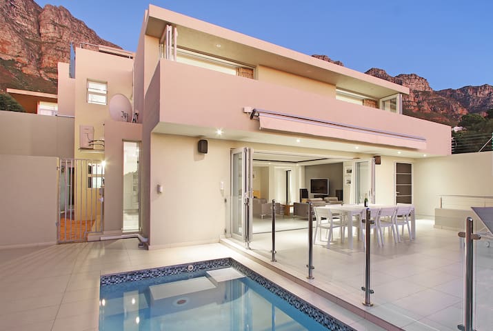 Ravensteyn Villa – Lux villa with Sea Views & Pool